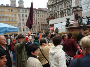 Wir lauschen dem Schffler-Spiel auf dem Marktplatz